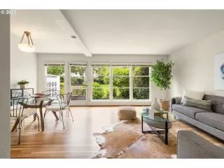 Photo #2: 20159139 Listing