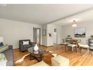 Photo #5: 20159139 Listing