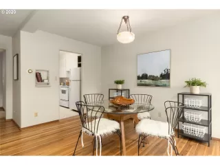 Photo #6: 20159139 Listing