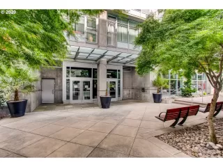 Photo #2: 20159476 Listing