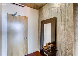 Photo #5: 20159476 Listing