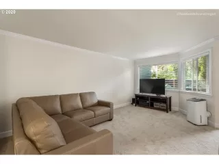 Photo #4: 20159910 Listing