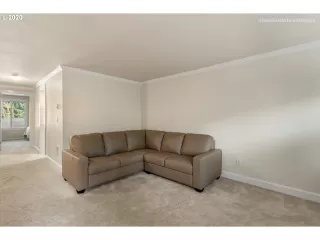 Photo #5: 20159910 Listing