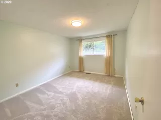 Photo #5: 20160368 Listing