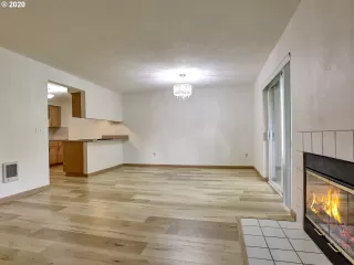 Photo #4: 20161786 Listing