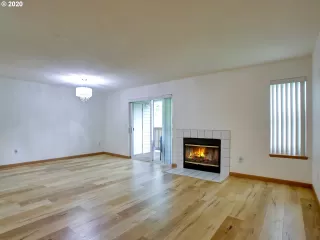 Photo #5: 20161786 Listing