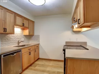 Photo #6: 20161786 Listing