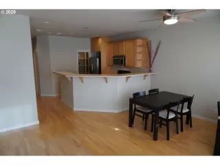 Photo #4: 20164033 Listing