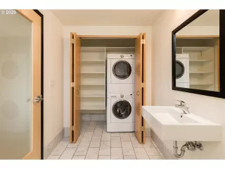 Photo #5: 20164997 Listing 