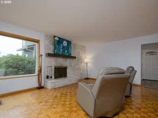 Photo #6: 20166506 Listing