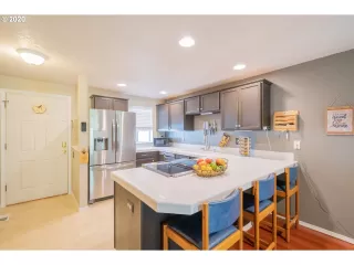 Photo #4: 20166956 Listing