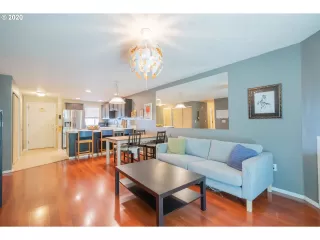 Photo #5: 20166956 Listing