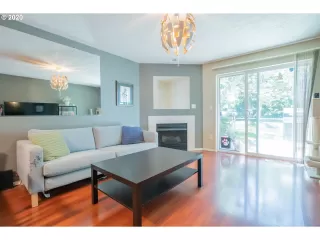 Photo #6: 20166956 Listing