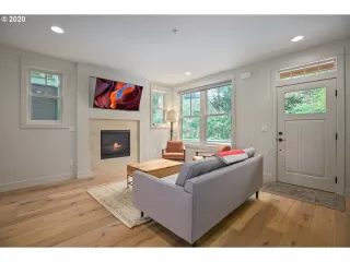 Photo #4: 20167165 Listing 