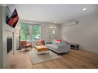 Photo #5: 20167165 Listing 