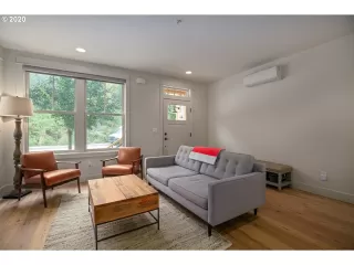 Photo #6: 20167165 Listing 