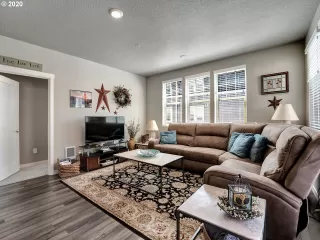 Photo #5: 20167193 Listing 