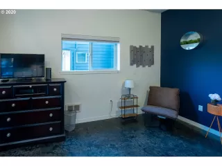 Photo #6: 20168780 Listing