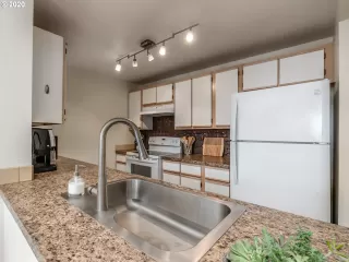 Photo #1: 20169133 Listing