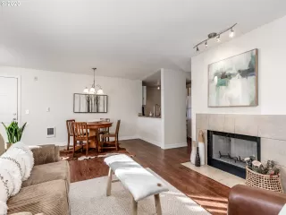 Photo #4: 20169133 Listing