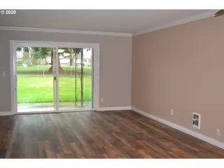 Photo #5: 20169795 Listing