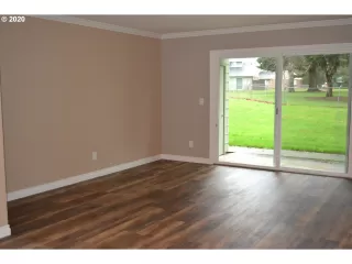 Photo #6: 20169795 Listing