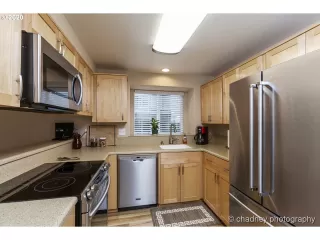 Photo #4: 20170416 Listing