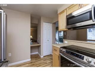 Photo #5: 20170416 Listing