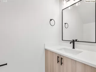 Photo #4: 201706016 Listing