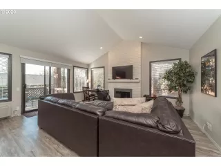 Photo #6: 20173476 Listing