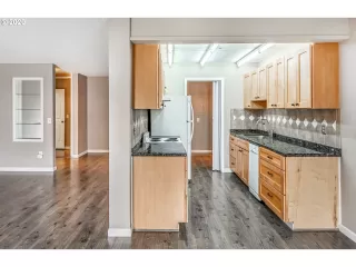 Photo #6: 20174340 Listing