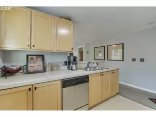 Photo #2: 20174467 Listing