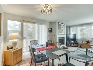 Photo #4: 20174467 Listing