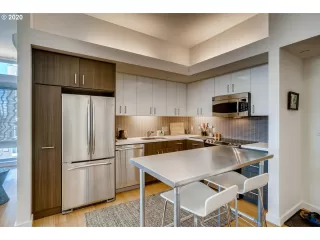 Photo #6: 20174999 Listing