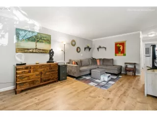 Photo #5: 20175554 Listing