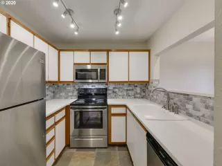 Photo #2: 20178568 Listing