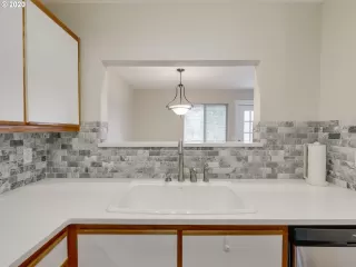 Photo #4: 20178568 Listing