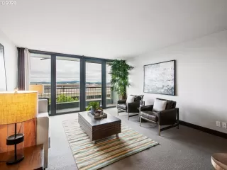 Photo #4: 20178799 Listing