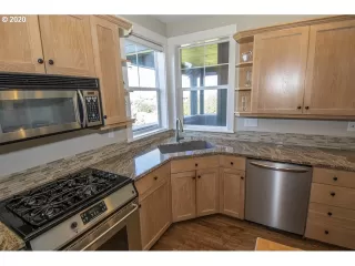 Photo #3: 20179532 Listing 