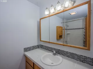 Photo #6: 20179947 Listing