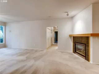 Photo #6: 20182263 Listing