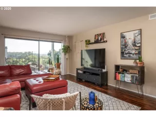 Photo #2: 20182875 Listing