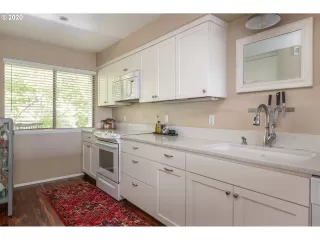 Photo #6: 20182875 Listing