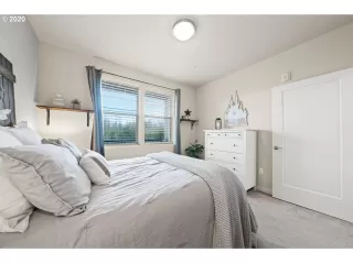 Photo #4: 20183409 Listing