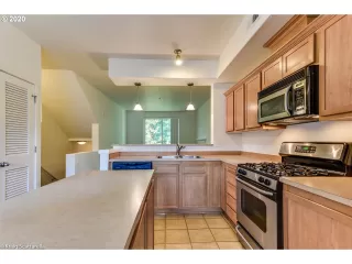 Photo #6: 20183957 Listing