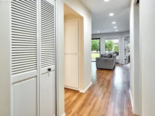 Photo #3: 20183963 Listing