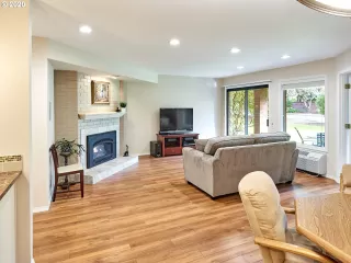 Photo #5: 20183963 Listing