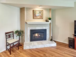 Photo #6: 20183963 Listing