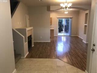 Photo #4: 20184235 Listing