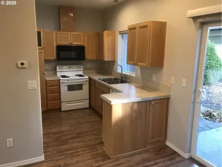 Photo #6: 20184235 Listing